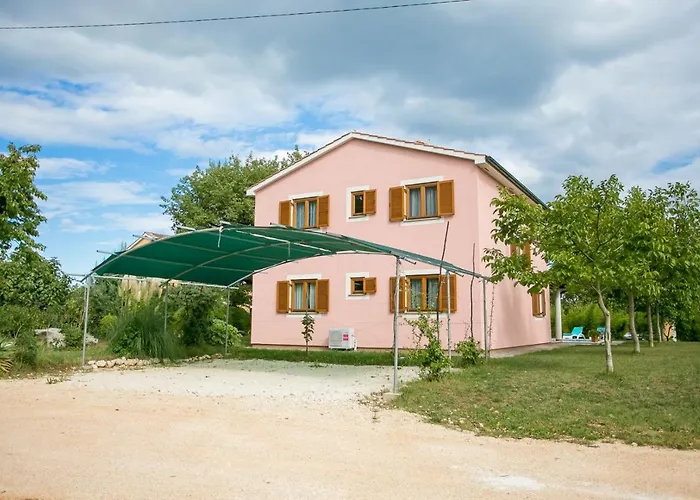Pleasant Valmonida With Pool, Sauna, Gym And Bbq