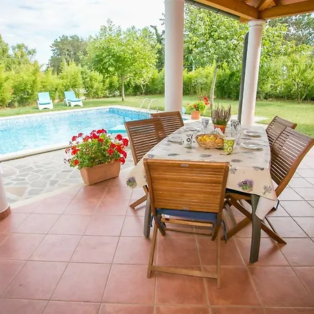 Pleasant Valmonida With Pool, Sauna, Gym And Bbq * Žminj