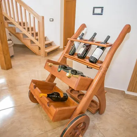 Pleasant Valmonida With Pool, Sauna, Gym And Bbq Žminj